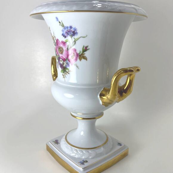 AK Kaiser German Porcelain Swan Handled Gilded Urn Vase 1440 - Picture 2 of 10